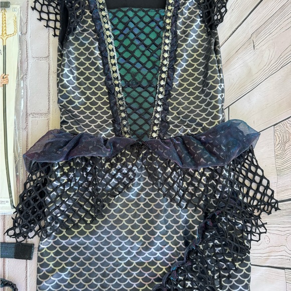Spirit Mysterious Mermaid Costume in Black and Teal - Picture 6 of 8